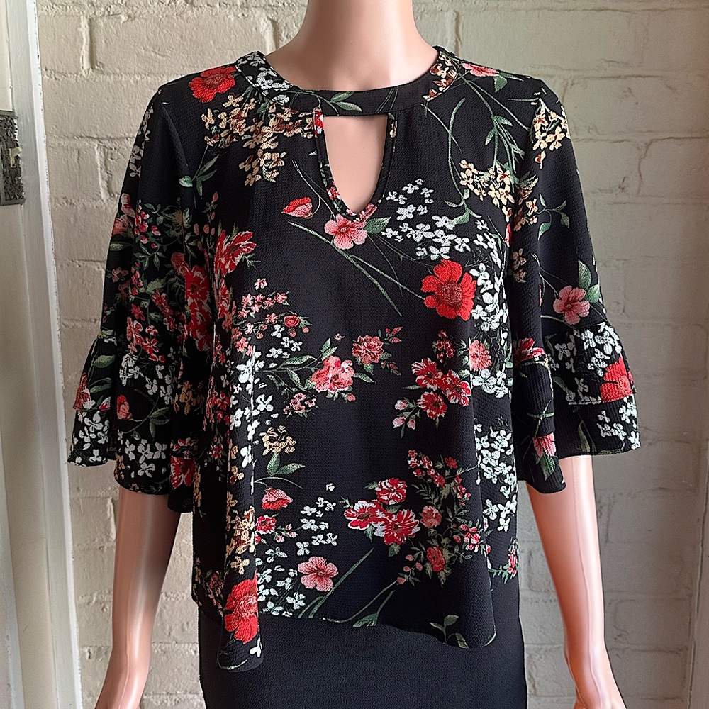 Urban Romantics size small black and red multicolored ruffle floral blouse